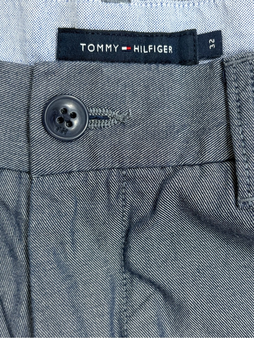 Tommy Hilfiger 9" Bluish Gray Flat Front 100% Cotton Chino Shorts (32) - Picture 3 of 9
